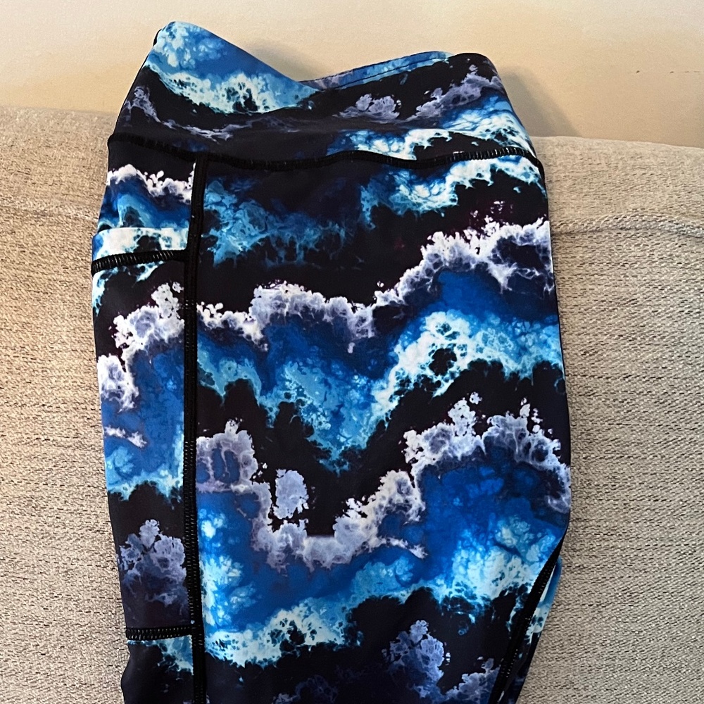 Constantly Varied Gear (CVG) Size Large Capri Leggings - Storm